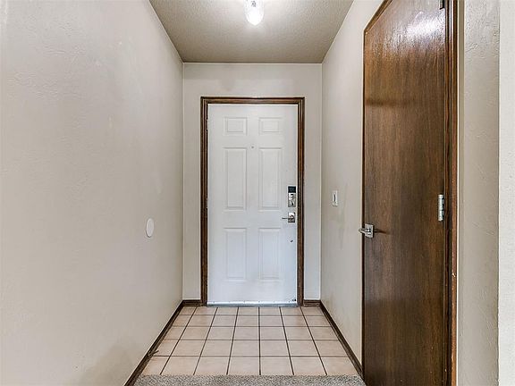 4th image of 1800 Baron Dr