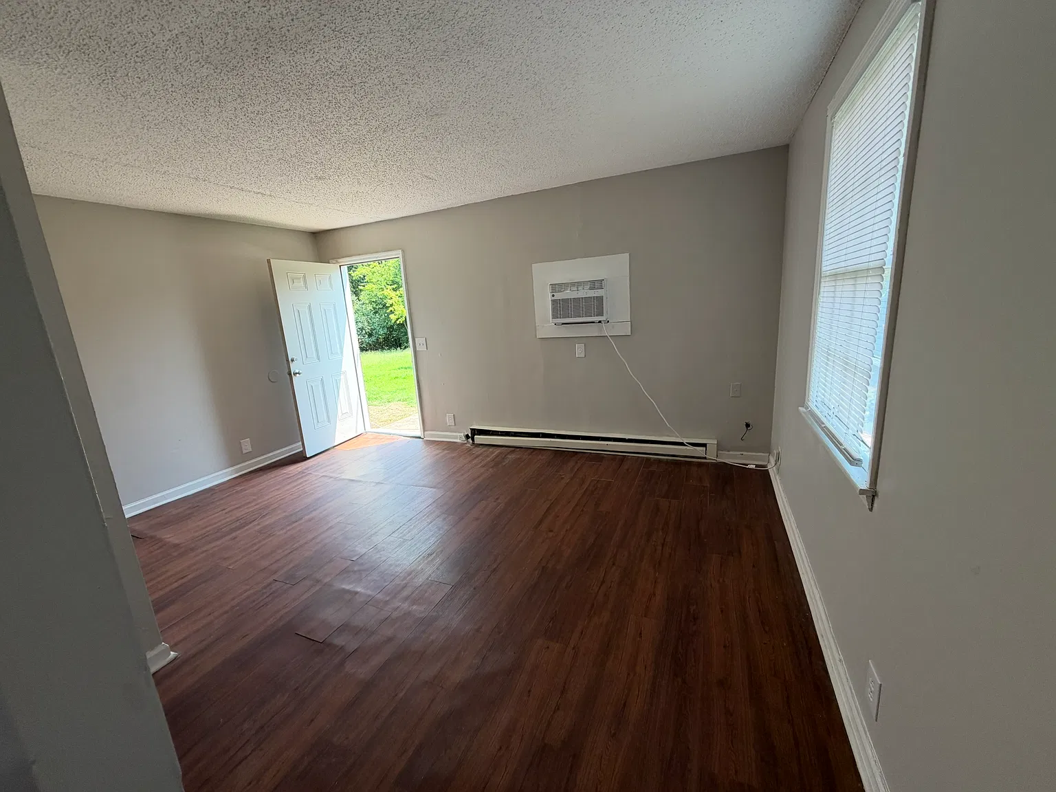 2 bed, 750 sqft, $1,400 — Photo 3