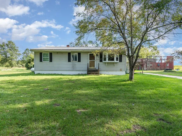 19465 Grabowski Rd, Saint Charles, MI 48655