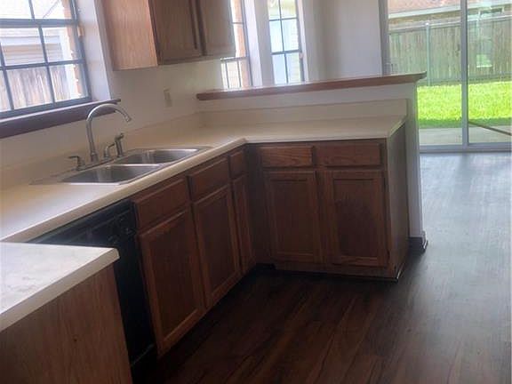 5th image of 2565 Jarrot Dr