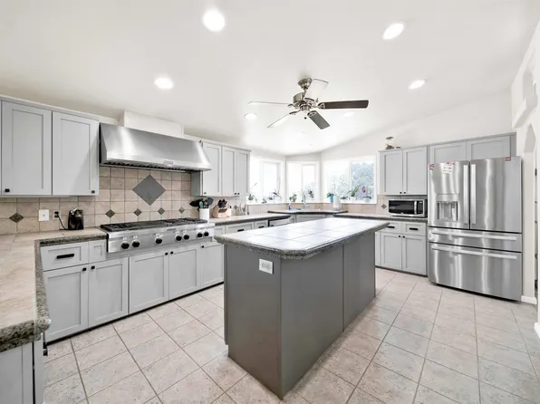 14125 Black Mountain Ct, Red Bluff, CA 96080
