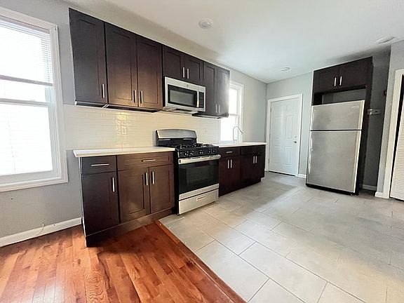 3rd image of 537 S Clinton St #3