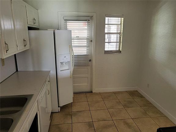 3rd image of 2500 SW 81st Ave