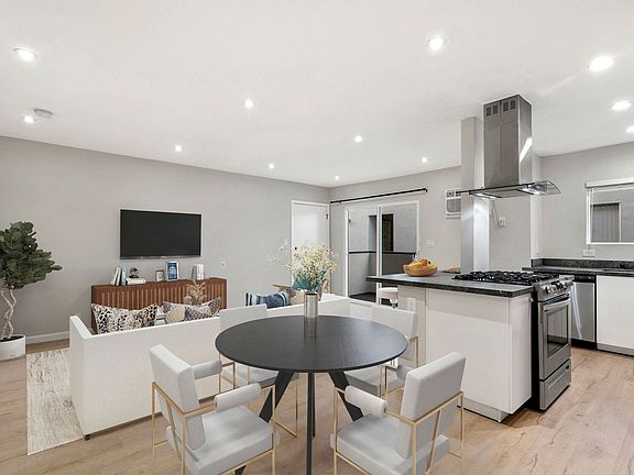 3rd image of 1015 N Vista St APT 3
