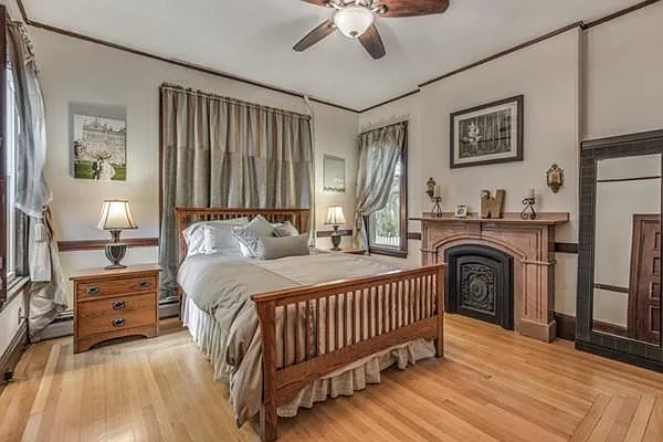2 bed, 1250 sqft, $2,900 — Photo 2
