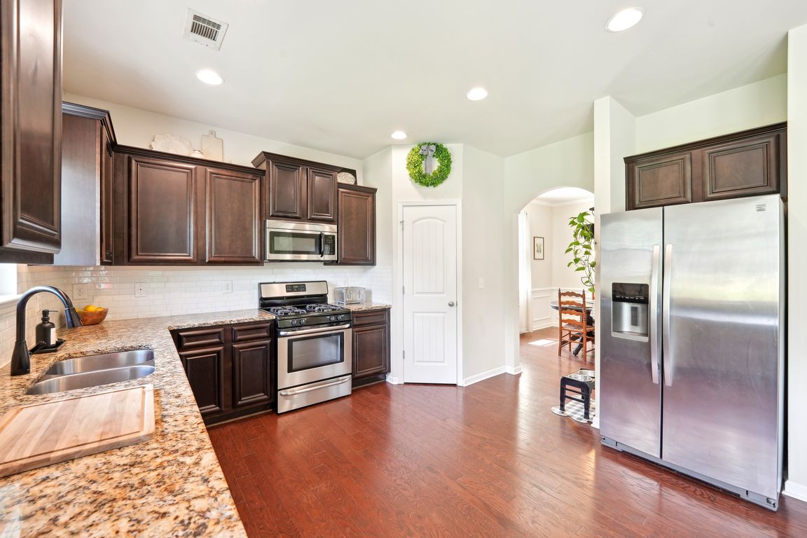 Valley Brook Dr-2205-024.jpg
