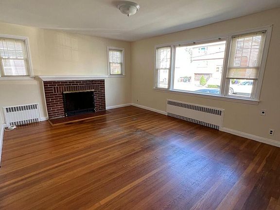 3rd image of 31 Woodlawn Ave