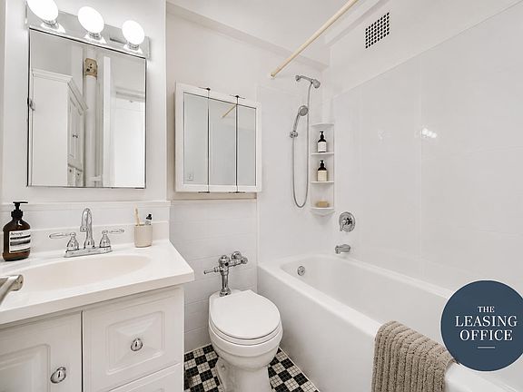 5th image of 310 Riverside Dr APT 1009
