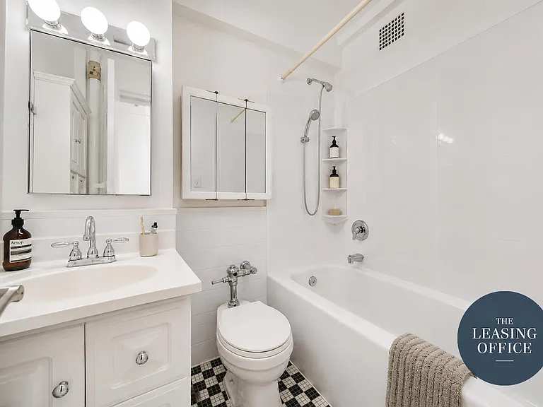 310 Riverside Dr #1009 — Photo 5
