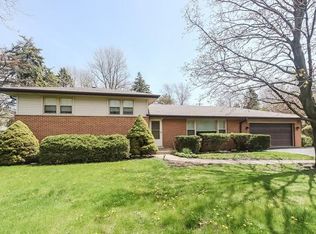 2 Prospect Dr, Prospect Heights, IL 60070