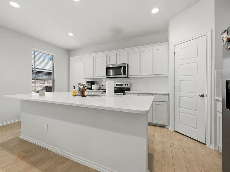 3211 Bedstraw Ln — Photo 2