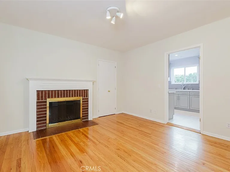 12832 Kling St — Photo 16