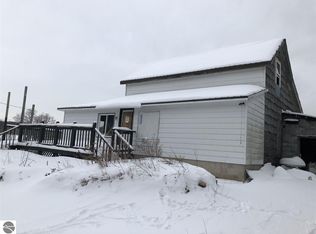 11089 N Vandecar Rd, Farwell, MI 48622