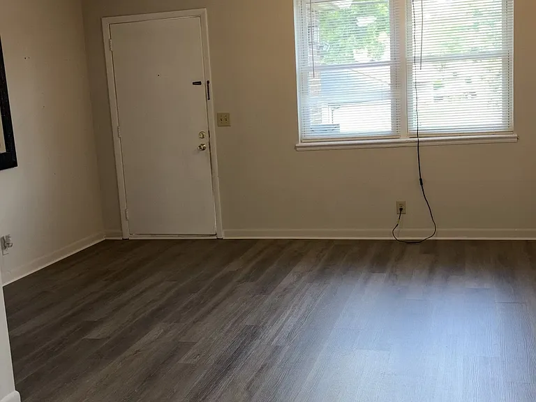 443 Cedarmont Dr — Photo 2