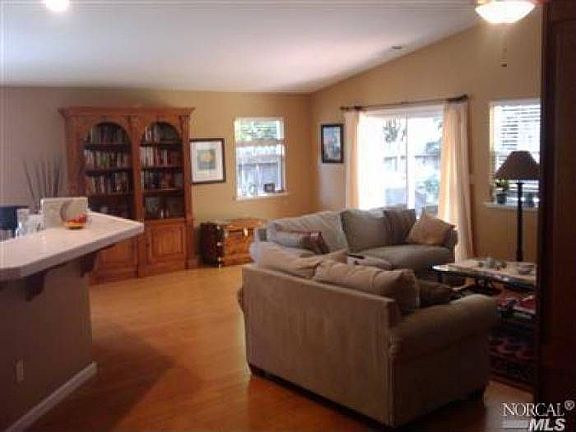 4th image of 1705 Margurite Dr
