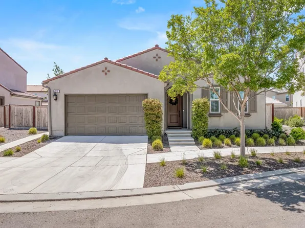 710 Arrowhead Dr, Madera, CA 93636