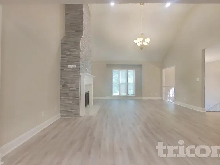 726 Jamie Way NE — Photo 2