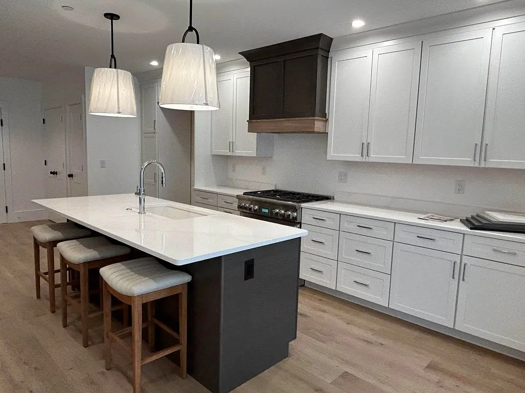 2 bed, 2.0 bath, 1071 sqft, $4,300 — Photo 2