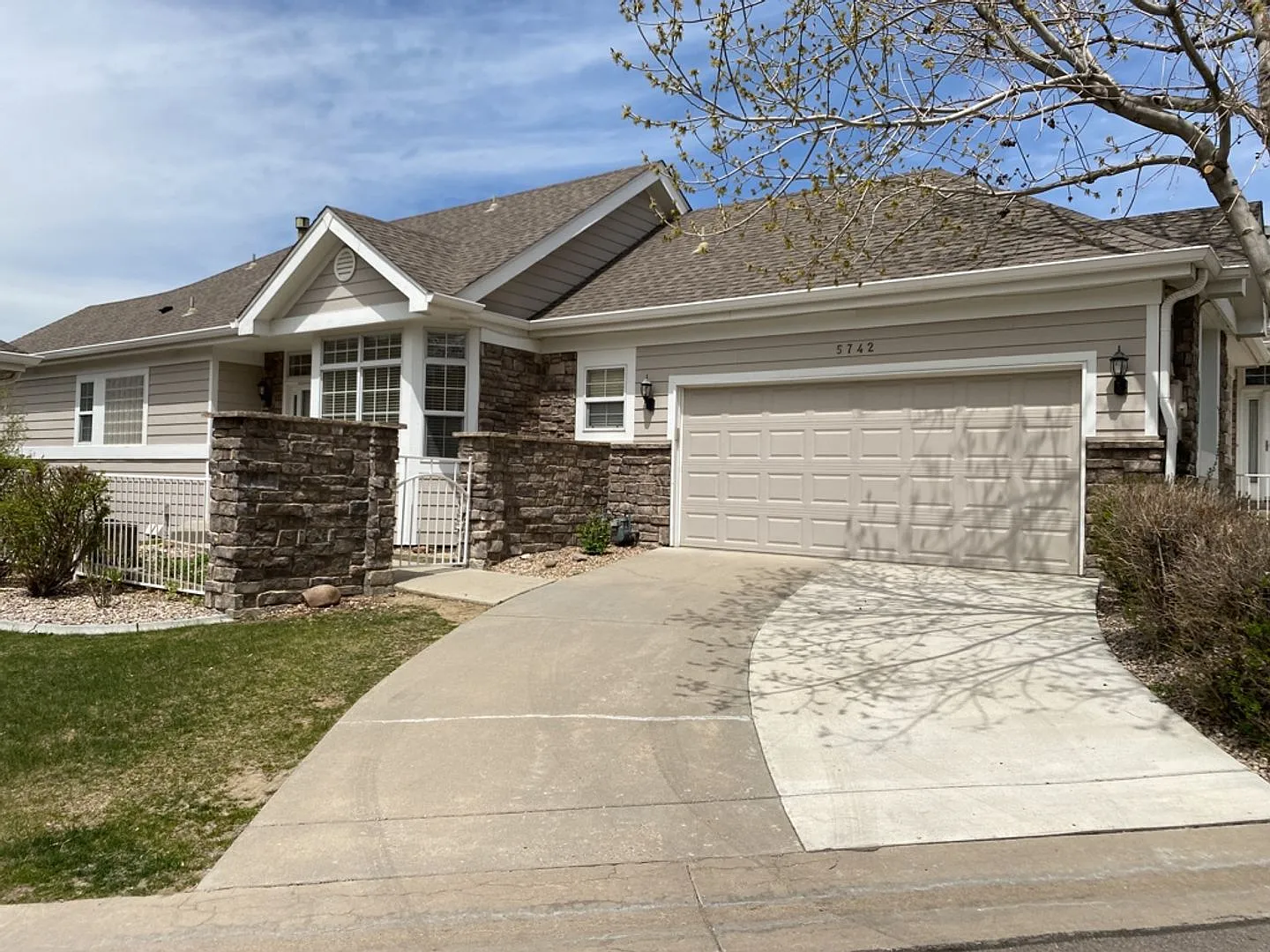 Spacious 3 Bed 3 Bath Patio Home on Ptarmigan Golf Course — Photo 2