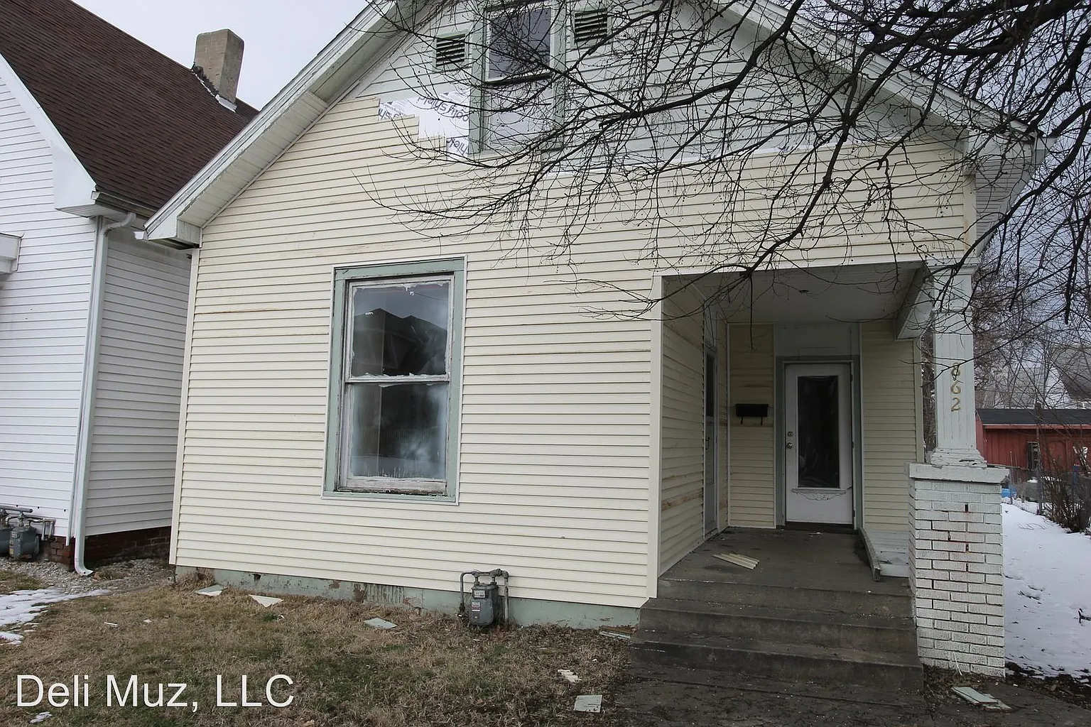 862 E Riverside Dr photo 1