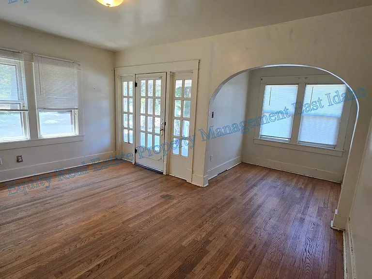 925 W Clark St #925 — Photo 5