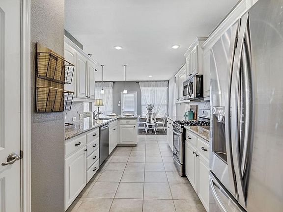 4th image of 1729 Henderson Dr