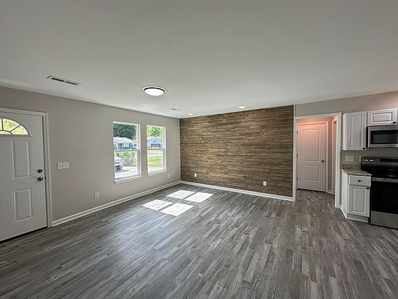 3rd image of 1314 E Sherry Dr