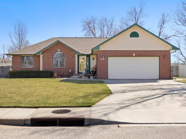 1005 Barberry Dr, Hutchinson, KS 67502