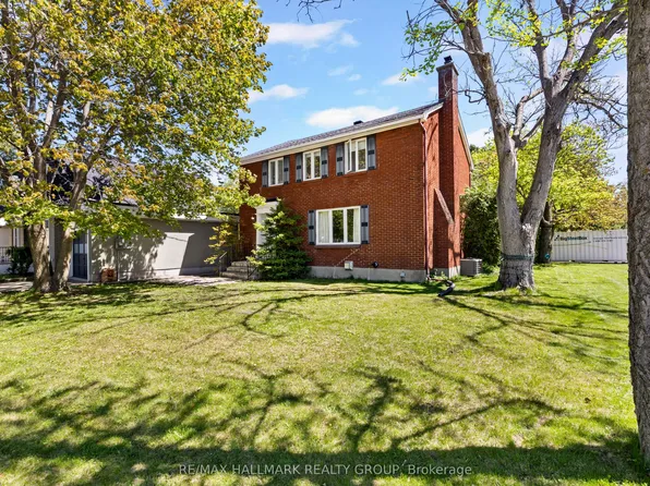 824 Byron Ave, Ottawa, ON K2A 0H7