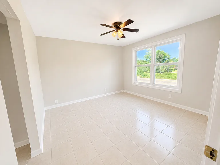 1572 N Shore Dr — Photo 11