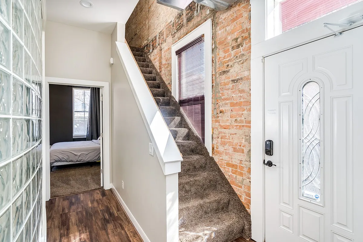 Building Photo - 55 E Clifton Ave #B