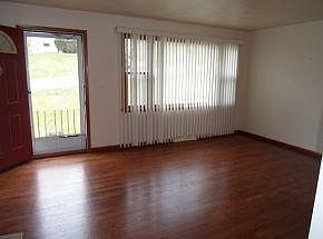 4th image of 8 Marilyn Ave
