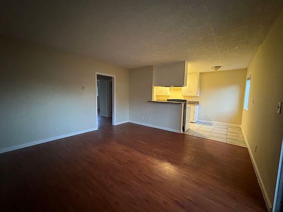2nd image of 615 Cerritos Ave APT 2