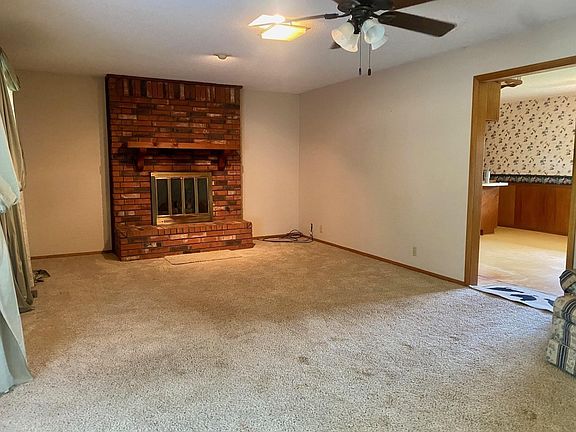 4th image of 421 Bredehoft St