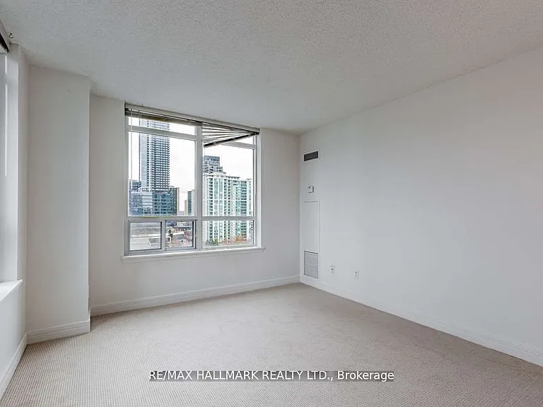 16 Harrison Garden Blvd #1102 — Photo 19