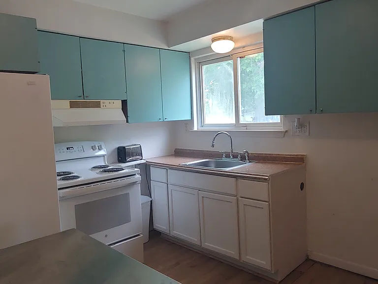 460 Elm St — Photo 1