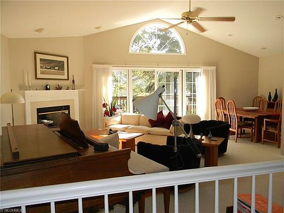3rd image of 649 Fairfield Ln