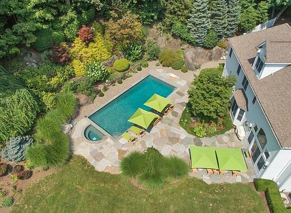 4th image of 11 Carey Dr
