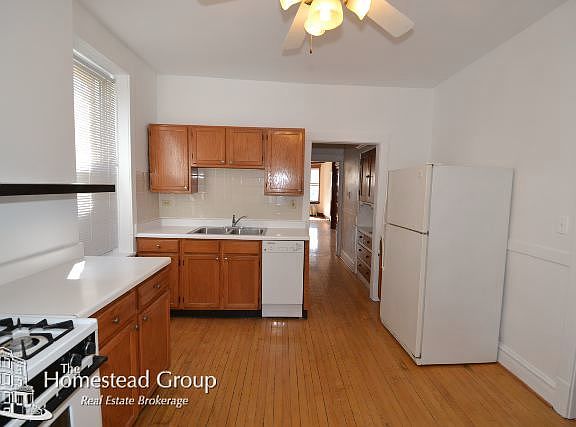 3rd image of 2212 W Wilson Ave #2F