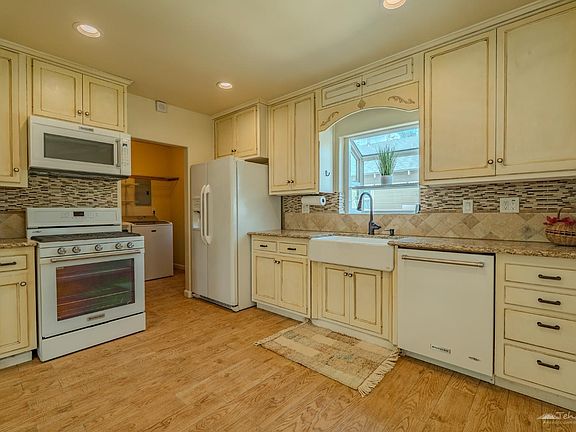 3rd image of 419 E D St