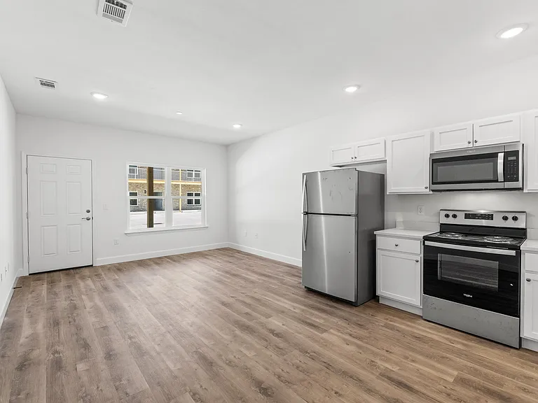 912 Barrow St #1 — Photo 10