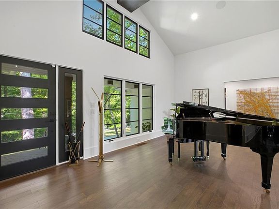 4th image of 538 Spring Valley Rd NW