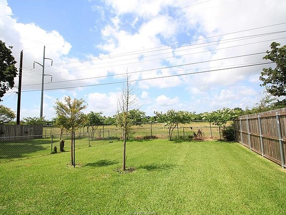5th image of 3602 Forestwood Dr #B