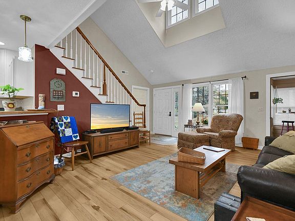 5th image of 47 Stone House Ct