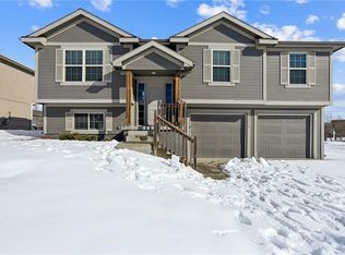 21719 Westover Rd, Peculiar, MO 64078