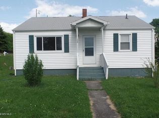 124 Midway St, Narrows, VA 24124