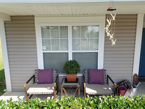 3rd image of 915 Grand Oak Dr