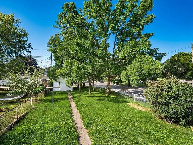 211 E Jenkins Ave — Photo 3
