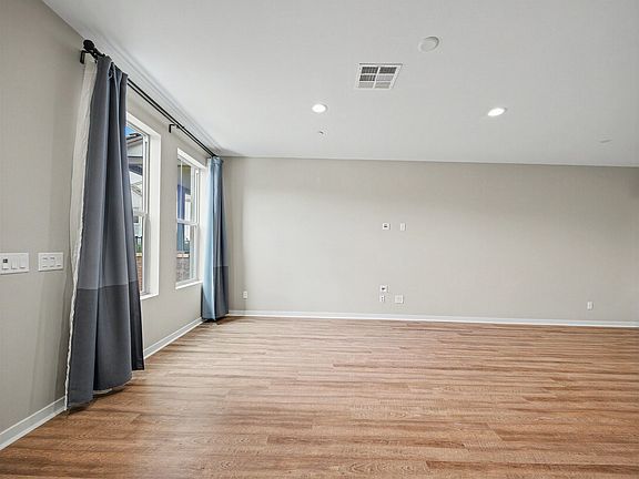4th image of 135 Farmhouse Dr #3