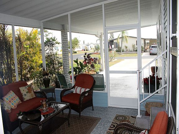 3rd image of 26432 Williamsburg Dr